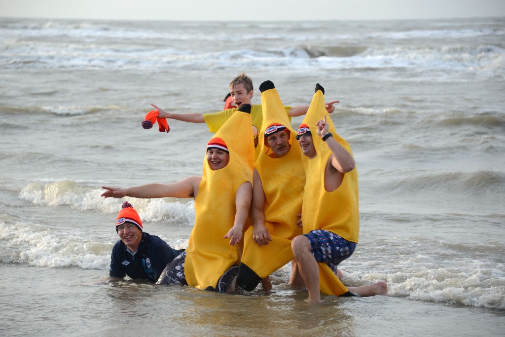 ../Images/Nieuwjaarsduik Nederzandt 2015 120.jpg